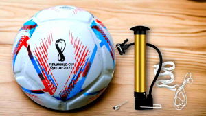 Aksesoris Sepakbola untuk Anak: Bliter, Pompa, & Kaoskaki