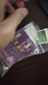 散裝試用裝内附3小包 通血管通经络 纯天然中药 活络紫金丹专治于 老人病 膝盖痛 关节疼痛 老年中风 老少风湿 腰酸背疼 促进新陈代谢 增加疾病抵抗力 降低胆固醇 减少心力疲劳 活血化瘀 舒筋活络 补精壮腰 散寒止痛 注意!!! 孕妇/药物敏感者和12岁以下不适合服用~ 主治:通经络、关节炎、血管瘤、老人风湿、