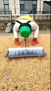 Xẻng Đại Xúc Đẩy Lúa Ngô Dụng Cụ Nông Nghiệp Giúp Thu Dọn Nông Sản Đa Năng Vệ Sinh Trang Trại Bằng Thép Size 57X28Cm