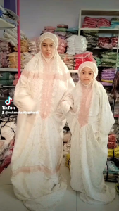 MUKENAH DEWASA IBU DAN ANAK SUTRA PRADA RENDA