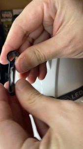 Helmet Clip ตัวยึดหมวกนิรภัย ที่มีคลิปติดหมวก คุณภาพสูง มาตรฐาน OEM แบบหนา 2.6 กรัมต่อชิ้น วัสดุ ABS พร้อมส่งจากไทย