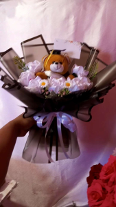 FREE NAMA BUKET WISUDA BONEKA BUNGA SATIN/ KADO ULANG TAHUN SIZE L