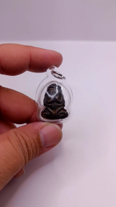 K517 พระปิดตา ยันต์ยุ่ง หลวงปู่เอี่ยม วัดหนัง เนื้อ สัมฤทธิ์ เลี่ยม กรอบพระ กันน้ำ ขนาด 1.5x3.0 ซม.