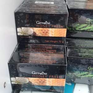 สบู่น้ำผึ้ง ล้างหน้า ฮันนี่ เฟรช Giffarine Honey Fresh GIFFARINE อ่อนละมุน ทำความสะอาดผิวหน้าอย่างหมดจด