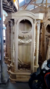 almari jam ukir bagong kayu jati tua