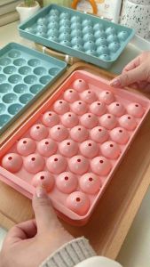 硅胶球形冰块模具 (1套5个) Silicone Ball Ice Cube Mold  有了这个#冰块模具😆，自己在家就能做到圆形的冰球，夏天喝饮料酒水必备噢‼😆 #好物分享 #颜色随机发😘