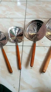 Serokan Saringan Minyak Stainless Steel Tebal Anti Karat Gagang Kayu Kokoh Tersedia 4 Variasi