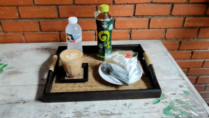 ถาดไม้หูจับ ใช้เสริฟน้ำและอาหาร ขนาดเล็กไซด์ 28*36*5.5 เซน. มี 2 สีให้เลือก