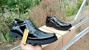 Rumah Sepatu PDH Pendek Resleting Sol Radial Pantofelan Kulit Kilap