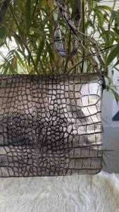 Túi 2hand đeo vai đeo chéo nam nữ da thật dập vân sấu nhủ bạc JOST của Nhật -T434