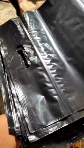 COD PLASTIK KLIP 30X38+7cm Hitam 10 Lembar PLASTIK TOKO PLASTIK PRODUK PLASTIK POND PLASTIK CTIK PLASTIK PLONG PLASTIK PACKING PLASTIK ZIPLOCK PLASTIK BAJU PLASTIK BELANJAAN PLASTIK KEMASAN / plastik besar / plastik toko / plastik tengteng / baju distro