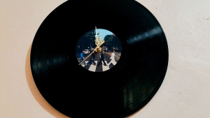 PERSONALIZED  WALL CLOCK DISPLAY  VINYL RECORDS (ACTUAL PHOTO POSTED)
