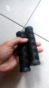 Handgrip Handle Sepeda BMX MTB Hitam Karet Anti Licin Fleksibel 12.5cm x 2cm untuk Sepeda Standar