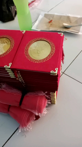 BUKU YASIN COVER BLUDRU LINGKAR EMBOS EMAS ISI 128 HALAMAN. FREE PITA. HARGA 115.000 BELI 1 SAMA DENGAN 10 pcs