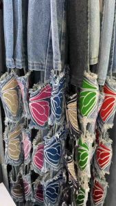 กางเกงยีนส์ทรงกระบอก เอวสูง ดีเทลแต่งปักผีเสื้อเเน่นๆ (S-6XL)