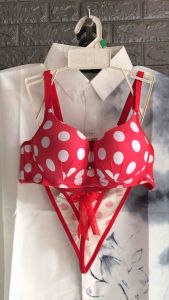 ชุดบิกินี่ ลายจุด สีแดง ทรงสวย เซ็กซี่มาก อกฟองน้ำ ตะขอหลัง