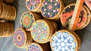 รองแก้ว รองแก้วติดหอยมุก ลายช้าง ลายดอกไม้ ขนาด 10×10 เซนติเมตร