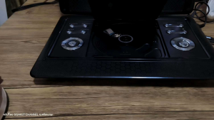 สินค้ามือ2 Secondhand item ไม่มีรีโมท LEONA FSH 111 LEONA PORTABLE DVD PLAYER FSH 111 เครื่องเล่น DVD พกพาลีโอน่า DVD พกพาลีโอน่า อ่านแผ่นดีเยี่ยม เล่นแผ่นก็อปได้ เล่นแผ่น CD VCD DVD MP3 USB มีช่องต่อ VIDEO OUT