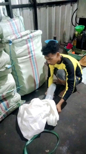 cepuk 20pcs wadah pakan ayam jago warna random