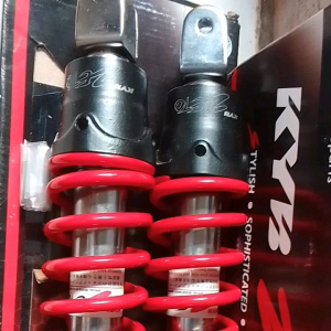 SHOCKBLEAKER BELAKANG MOTOR YAMAHA NMAX MERK KAYABA ZETO. SHOCK VARIASI DAN SPORTY. HARGA 1 PASANG kiri+kanan