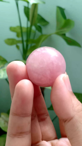 #JD067 Rose Quartz | โรสควอตซ์ ทรงกลม สีชมพู ขนาด 3 cm หินธรรมชาติ หินสะสม