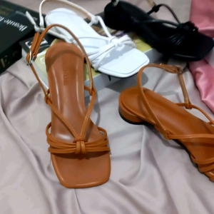 Sandal Wanita Sandal heels tali hak bulat 3cm IW 16