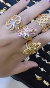 cincin motif dolar
