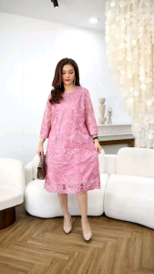 เดรสผ้าลูกไม้ออแกนซ่าเกรดพรีเมี่ยม ลายลูกไม้สวยมากค่ะ เนื้อผ้างานปักมีความเงางามโดดเด่นอลังการ ดีเทลตอกมุกที่คอ งานสุดหรู มีซับในอย่างดีทั้งตัวและมีซิปซ่อนด้านข้าง งานสวยระดับขึ้นห้างนะคะตัวนี้ ใครกำลังหาชุดไปงานพลาดไม่ได้จริงๆค่ะ มี 5 สี ชมพู ม่วงมะปรา