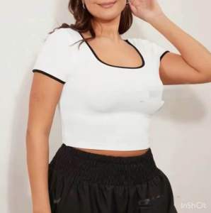 Plus Size Square Neck Crop Top with Contrast Lining (Zuri)