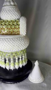 พานธูปเทียนแพ 8 นิ้ว สีขาวโอโม่ พร้อมมาลัยคริสตัล กว้าง 13 cm ยาว 27 cm