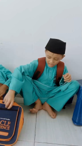 PUTIH - MEJA NGAJI PLASTIK MODEL ELEGAN