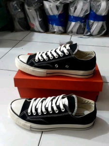 sepatu sekolah / sneakres pria