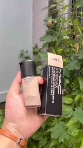 [Mỹ] Kem nền mak Studio fix Radiance Serum-Powered NW5 tone trắng 30ml