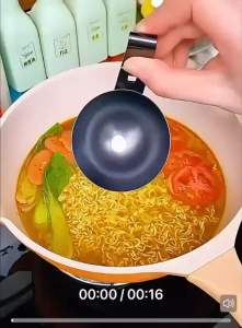 Readystock现货🇲🇾 新款挂耳式煮蛋器摸具不粘蛋水煮蛋神器家用创意溏心荷包蛋模具 stainless steel egg poacher with hook