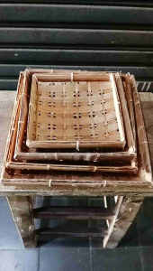 Piring lalapan kotak - ecer piring bambu - anyaman piring bambu kotak - nampan bambu kecil - piring bambu penyaji