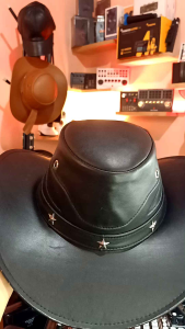 Topi Kulit Model Koboy & Laken Koboy