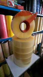 Băng keo 6 cuộn 1kg tặng dao cắt