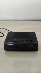 Đài radio kiêm đồng hồ để bàn báo thức hàng si Nhật