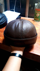 Peci Uas Mikihat Kulit: Aksesoris Tradisional Indonesia\\n\\n Apa itu Peci Tradisional Indonesia\\n\\nPeci tradisional Indonesia adalah aksesoris kepala yang memiliki sejarah panjang di Nusantara. Peci ini biasanya terbuat dari bahan-bahan seperti kulit atau kain, dan digunakan oleh berbagai kalangan masyarakat Indonesia.\\n\\n Sejarah Peci Tradisional Indonesia\\n\\nPeci tradisional Indonesia memiliki sejarah yang kaya dan beragam. Awalnya, peci digunakan oleh para pemimpin dan bangsawan sebagai simbol status sosial. Namun, seiring berjalannya waktu, peci menjadi bagian penting dari budaya Indonesia dan digunakan oleh masyarakat luas.\\n\\n Fungsi Peci Tradisional Indonesia\\n\\nSelain sebagai simbol status sosial, peci juga memiliki fungsi lain dalam kehidupan sehari-hari. Misalnya, peci dapat melindungi kepala dari sinar matahari atau hujan. Selain itu, peci juga dapat digunakan sebagai aksesoris fashion yang menambah gaya penampilan.\\n\\n Bagaimana Menggunakan Peci Uas Mikihat Kulit\\n\\nPeci Uas Mikihat kulit adalah salah satu jenis peci tradisional Indonesia yang terbuat dari kulit. Berikut adalah beberapa tips untuk menggunakan peci Uas Mikihat kulit dengan benar.\\n\\n Tips Memilih Peci Uas Mikihat Kulit yang Tepat\\n\\nUntuk memilih peci Uas Mikihat kulit yang tepat, ada beberapa hal yang perlu diperhatikan. Pertama, pastikan bahwa peci tersebut terbuat dari kulit berkualitas baik. Kedua, pilih ukuran peci yang sesuai dengan kepala Anda. Ketiga, perhatikan desain dan warna peci yang sesuai dengan gaya Anda.\\n\\n Cara Memakai Peci Uas Mikihat Kulit dengan Benar\\n\\nUntuk memakai peci Uas Mikihat kulit dengan benar, ikuti langkah-langkah berikut:\\n\\n1. Pastikan bahwa kepala Anda bersih dan kering sebelum memakai peci.\\n2. Tempatkan peci di atas kepala Anda dengan rapi.\\n3. Sesuaikan posisi peci agar nyaman di kepala Anda.\\n4. Jika diperlukan, gunakan penahan rambut atau jepit rambut untuk mengunci peci di tempat.\\n\\n Peci Uas Mikihat Kulit untuk Acara Resmi\\n\\nPeci Uas Mikihat kulit juga cocok digunakan untuk acara-acara resmi. Berikut adalah beberapa tips untuk menggunakan peci Uas Mikihat kulit dalam acara resmi.\\n\\n Pilihan Peci Uas Mikihat Kulit untuk Acara Resmi\\n\\nUntuk acara resmi, pilih peci Uas Mikihat kulit dengan desain yang sederhana dan elegan. Hindari peci dengan aksesoris atau hiasan yang terlalu berlebihan.\\n\\n Cara Menyimpan dan Merawat Peci Uas Mikihat Kulit\\n\\nUntuk menjaga kualitas peci Uas Mikihat kulit, pastikan untuk menyimpannya di tempat yang kering dan bersih. Jangan biarkan peci terkena sinar matahari langsung atau kelembaban yang berlebihan. Jika perlu, gunakan pelindung kulit untuk menjaga kualitas kulit peci.\\n\\n Aksesoris Peci Uas yang Cocok untuk Mikihat\\n\\nSelain peci Uas Mikihat kulit, ada beberapa aksesoris yang cocok digunakan bersamaan dengan peci ini. Berikut adalah beberapa pilihan aksesoris yang cocok untuk Mikihat.\\n\\n Pilihan Aksesoris Peci Uas untuk Mikihat\\n\\nUntuk Mikihat, pilih aksesoris yang sederhana dan elegan. Misalnya, Anda dapat menggunakan kalung atau gelang emas yang sederhana. Hindari aksesoris dengan ukuran atau berat yang terlalu besar.\\n\\n Cara Memadukan Aksesoris Peci Uas dengan Mikihat\\n\\nUntuk memadukan aksesoris peci Uas dengan Mikihat, pastikan bahwa warna dan desain aksesoris sesuai dengan warna dan desain Mikihat. Jika Mikihat Anda berwarna gelap, pilih aksesoris dengan warna emas atau perak. Jika Mikihat Anda berwarna cerah, pilih aksesoris dengan warna yang kontras dengan Mikihat.\\n\\n Kesimpulan\\n\\nPeci Uas Mikihat kulit adalah aksesoris tradisional Indonesia yang memiliki sejarah panjang dan beragam fungsi. Dengan memilih dan menggunakan peci Uas Mikihat kulit yang tepat, Anda dapat menambah gaya penampilan Anda dan merayakan budaya Indonesia.\n}