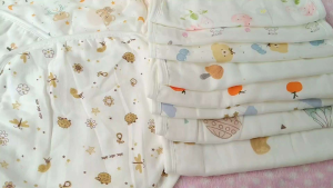 ผ้าเช็ดหน้าใยไผ่ผ้าเช็ดหน้าเด็กเนื้อผ้ามัสลินเยื่อไผ่ผ้านุ่มระบายอากาศได้ดีไม่ระคายเคืองผิวคละลายตามรอบสินค้า