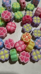 40 Pcs Pastel Four Leaf Clover Heart Beads (15mm) | Kawaii Acrylic Charm Beads for DIY Bracelets Necklaces Crafts