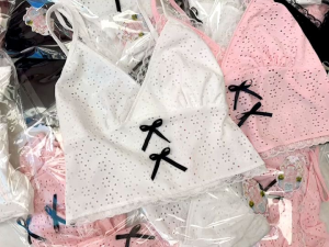 เสื้อสายเดี่ยวแต่งโบว์ ลูกไม้ลายฉลุ