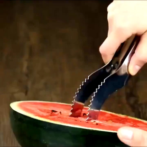 Alat Pemotong Semangka Stainless Steel Watermelon SLicer Pisau Pembagi Buah