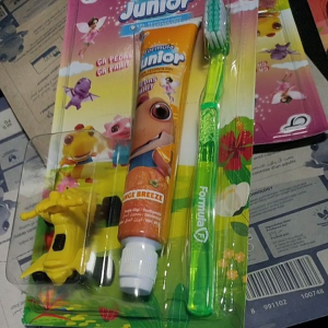 Pasta Gigi Formula Junior Special Pack 45Gram Hadiah Mainan Dan Sikat