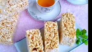 Cốm Gạo Tuổi Thơ 1kg Từ những hạt Gạo mới làm ra món cốm rất thơm ngon kết hợp đường mật mía đậu phộng