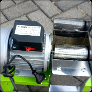 Parutan Kelapa Listrik Elektrik Corong Kencana