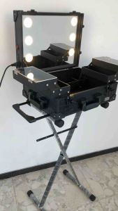 koper makeup. beautycase+kaki. 6lampu dngn 3 warna pencahayaan