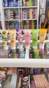 Sữa Rửa Mặt Z9 Collagen 80ml ( BơRau Má Trà Xanh Hoa Hồng Nghệ Mật Ong Tía Tô)