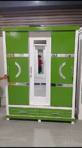 Lemari Geser 3 Pintu: Desain Modern & Fungsional