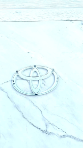 EMBLEM LOGO GRILL RADIATOR TOYOTA AGYA GR 75311-BZ470